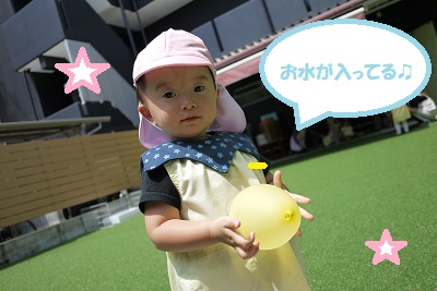 <span style='color:#ffff2d;'>ひよこチーム</span>さんは<br>水の感触を楽しみました<span style='color:#ff19ff;'>♡</span><br><br>冷たい<span style='color:#42ffff;'>水の感触</span>を気に入ってくれました!!<br>