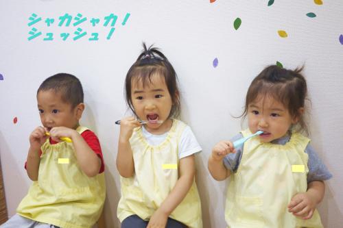 みんなとても上手でした<span style='color:#ffff05;'>★</span><br><br><br>うさぎチームは<br>給食の後に歯磨きをしています<span style='color:#ff0000;'>!</span><br>ピカピカになった歯を見せてくれますよ<span style='color:#ff7f00;'>★</span>