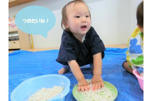 そうめんをぎゅ～っと絞っている子も<br>いました<span style='color:#ff38ff;'>★</span>
