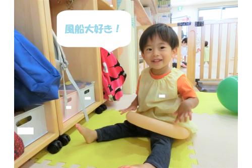 電車遊びは大人気でした<span style='color:#ff42a0;'>(*^^*)</span><br><br>他にも風船に座って<span style='color:#00ff00;'>ぽよんぽよん</span>と跳ねて遊ぶ子も<span style='color:#7f00ff;'>♪</span><br><br>最後には<span style='color:#007fff;'>「またしようね~!」</span>と言ってくれました!<br><br><br>また、次回のブログもお楽しみに<span style='color:#ffff00;'>★</span>
