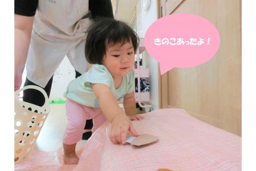 他にも、<span style='color:#ff8c19;'>きのこ</span>や<span style='color:#9123ff;'>ぶどう</span>などを収穫し、<br>収穫できると、<br><span style='color:#2323ff;'>「あったよ!」</span>というように<br>とっても可愛い笑顔をみせてくれましたよ<span style='color:#ff1e8e;'><span style='font-size:1.4em;'>♥</span></span><br><br>食育を通して<br>子ども達の食に対する興味を<br>たくさん引き出していきたいです<span style='color:#19ffff;'>★</span><br><br><span style='color:#ff1e8e;'>次回のブログもお楽しみに!</span>