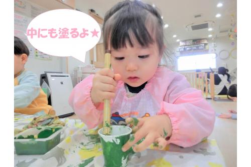 外側に<span style='color:#2323ff;'>色</span>を塗った後に<br>「中も塗っていいの?」と聞く<br>お友達も<span style='color:#ff28ff;'>(*^^*)</span><br><br>筆を持つのもとても上手で、<br>すっかり<span style='color:#23ffff;'>お兄さんお姉さん</span>の<br>お顔ですね<span style='color:#ff962d;'>♪</span><br><br>次回のブログもお楽しみに<span style='color:#ff2828;'>★</span>
