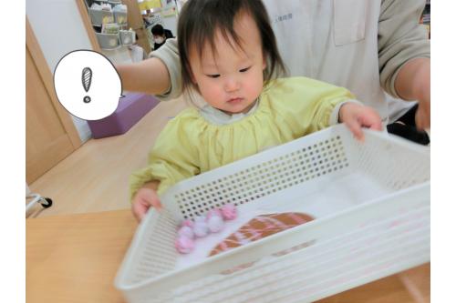 <span style='color:#2391ff;'>ビー玉</span>がカゴから落ちないように<br>そ~っとそ~っと<br>慎重にビー玉を転がします<span style='color:#1e8eff;'>★</span>