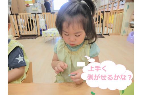 まずは<span style='color:#00ff00;'>シール</span>を台紙から<br>剥がしていきます！<br>