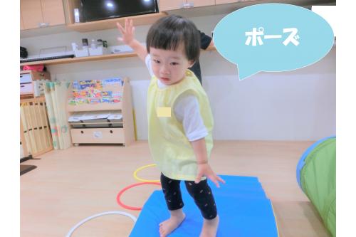 <span style='color:#ff7f00;'>1学期</span>では<span style='color:#007fff;'>保育者の支え</span>がないと<br>登れなかった<span style='color:#0000ff;'>お山のマット</span>も<br><span style='color:#00ff00;'>2学期</span>になると、、、<br><br><span style='color:#ff007f;'>じゃーん!</span><br><br>なんと<span style='color:#7f00ff;'>一人で</span>登れるように<br>なりました<span style='color:#00ffff;'>ヽ(^o^)丿</span><br><br>お山のてっぺんでの<br>ポーズも<span style='color:#ff3d3d;'>カッコいい</span>ですね!<br>