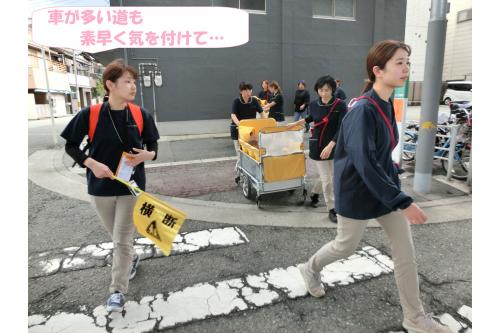 車通りの多い道も<br><span style='color:#ff7f00;'>「信号機がついていなかったらどうする？」</span>などの<br>視点で考える機会を持つことができました。<br><br>安全第一での避難は何かその時の状況を<br>何パターンも考えることで<br><span style='color:#7f00ff;'>通常とはまた違う避難訓練</span>となりました。<br>