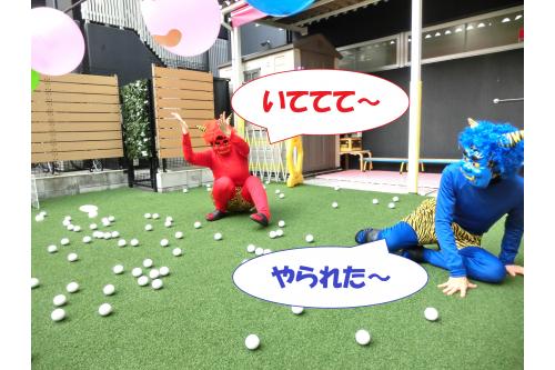 おにさんたちも<span style='color:#7575ff;'>倒すことができ</span>、<br>子どもたちも<br><br><span style='color:#ffb770;'>「やったー！おにさんたおすことができた！」</span><br>と、<span style='color:#ff75ff;'>達成感</span>を味わうことができたようです<span style='color:#75ff75;'>♪</span><br>最後は、おにさんに<span style='color:#75ffff;'>「ばいばい～」</span>をして<br>満足げな子どもたちでした<span style='color:#ff75ff;'>(*^^*)</span><br><br>次回のブログもお楽しみに<span style='color:#baff75;'>♪</span>