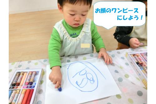 絵本のあとは<br>みんなで<span style='color:#007fff;'>ワンピースの柄を描いてみよう!</span><br>ということで真っ白の紙にお絵描き。<br>