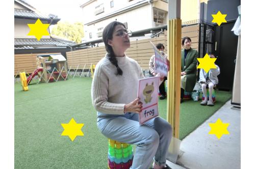 AnimalのFlash cardは<br>Out sid lessonということもあり<br>大きな声で答えることができて<br>English teacherも思わず<br><span style='color:#00ff00;'>「Wonderful!」</span>と言っていました!<br>