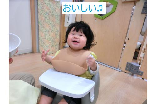 大きなお口を開けて…<br>「<span style='color:#ff7aff;'>あ~ん!</span>」<br><br><span style='color:;'><span style='color:#00ff7f;'>モグモグ</span></span>と口を動かして<br>美味しくってにっこり笑顔<span style='color:#ff00ff;'>♫</span>