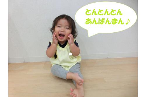 <span style='color:#ba75ff;'>活動前</span>や<span style='color:#75baff;'>絵本</span>を読む前には<br>いつも<span style='color:#75ffba;'>手遊び</span>をしています!!<br><br><span style='color:#ffba75;'>りすチーム</span>の<span style='color:#ff4ca5;'>お気に入り</span>の<br>手遊びは<br>「とんとんとんアンパンマン」です<span style='color:#ff007f;'>♡</span><br><br><span style='color:#75ffba;'>手遊び</span>が始まる前に<br>「今日は何の手遊びをする?」<br>と聞くと<br>「トントントン」と<br>嬉しそうに伝えてくれますよ<span style='color:#ffff00;'>♪</span>
