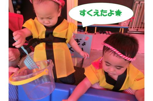 金魚すくいコーナーでは<br>一生懸命すくっては<br><span style='color:#ff007f;'>「みて~!」</span>と<br>嬉しそうな表情で<br>教えてくれました<span style='color:#00ffff;'>(^^♪</span>