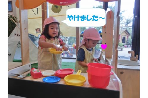 <span style='color:#ff23ff;'>「おいしいですよ」</span><br><br><span style='color:#ff9328;'>店員さん</span>に<br>なりきっていました<span style='color:#ff2391;'>❤</span>