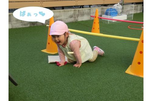<span style='color:#ff7f00;'>ジャンプ道</span>や<span style='color:#ff007f;'>トンネル</span>を通って<br>無事に<span style='color:#007fff;'>お店</span>に到着！<br>