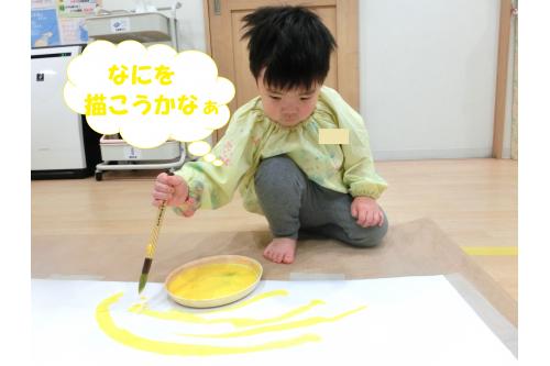 「<span style='color:#b56bff;'>今日は誰がおやすみ?</span>」や<br>「<span style='color:#66ffb2;'>今日はなにするの?</span>」と<br>先生に確認するのがブームの<br><span style='color:#ffb56b;'>りすチーム★</span><br><br>そんな今日はなにするの?に<br><span style='color:#ff70ff;'>絵の具だよ</span>!と答えると<br>「やったーー♪」と<br><span style='color:#ff56aa;'>ワクワクした顔</span>で<br>大喜びな子どもたち(^o^)<br>