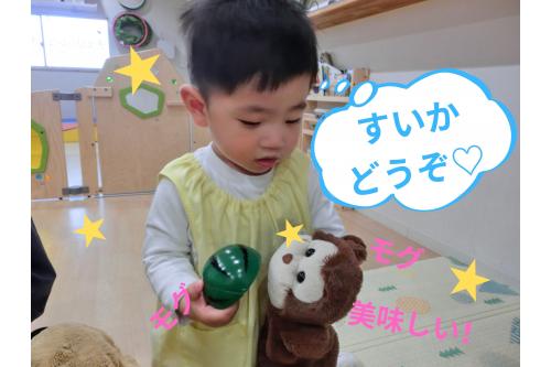 <span style='color:#ffb266;'>リスチーム(1歳児)</span>になって<br>ゲートの外で過ごすことが増え<br>最初は少し戸惑う姿も<br>ありましたが<br><span style='color:#a347ff;'>慣れてきた様子</span>の<br>子どもたち(*^^*)<br>