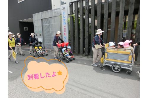 小児科へ到着しました<span style='color:#ff00ff;'>(^^♪</span><br><span style='color:#ff7f00;'>「ついたよ~!」</span>と伝えると<br><span style='color:#7f00ff;'>「もしもしする?」</span>と<br>しっかりと覚えていました。<br>
