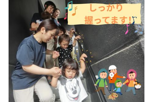少し<span style='color:#7a7aff;'>休憩</span>してから下まで降りました<span style='color:#ff0000;'>!</span>