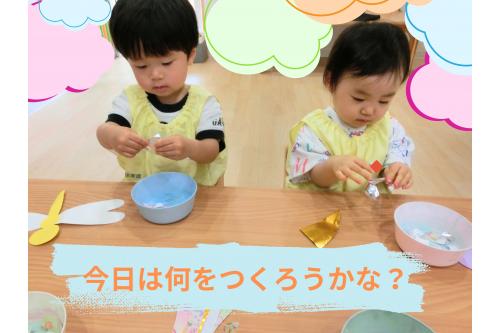最近の<span style='color:#ffbc7a;'>りすチーム</span>の子どもたちは、<br>「<span style='color:#ff7abc;'>新しいこと</span>」「<span style='color:#bc7aff;'>何かを作ること</span>」など<br><span style='color:#ff7aff;'>好奇心</span>がいっぱいです<span style='color:#6bb5ff;'>(^^)/</span>✨<br><br>初めてのことには『<span style='color:#ff0000;'>ドキドキ</span>』する気持ちもありますが<br><span style='color:#7abcff;'>先生</span>や<span style='color:#ff7abc;'>お友達</span>と一緒だと<span style='color:#7affbc;'>チャレンジ</span>できることも<span style='color:#ff7aff;'>！</span>