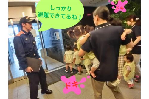 実際に<span style='color:#ff7a7a;'>避難する</span>様子を見てもらいました<span style='color:#ff7abc;'>♪</span><br><span style='color:#bc7aff;'>いつも通り</span>先生のお話を聞いて<br><span style='color:#ff7f00;'>落ち着いて</span>避難する様子をみてもらう<br>ことができました<span style='color:#ff0000;'>！！</span>