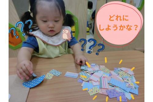 お腹にもかわいく飾りつけ<span style='color:#ffff00;'>★</span><br><span style='color:#007fff;'>どれがいいかな？</span>と真剣な表情で<br>選んでいましたよ。<br>