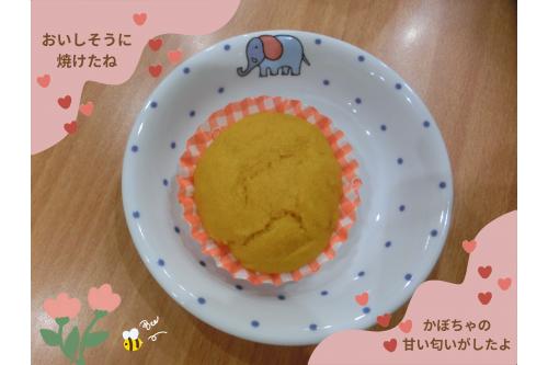 <span style='color:#ff75ba;'>かんせいー！</span><br><span style='color:#70ff70;'>甘い、いい香り♪</span><br>たくさん焼きあがりました！<br>